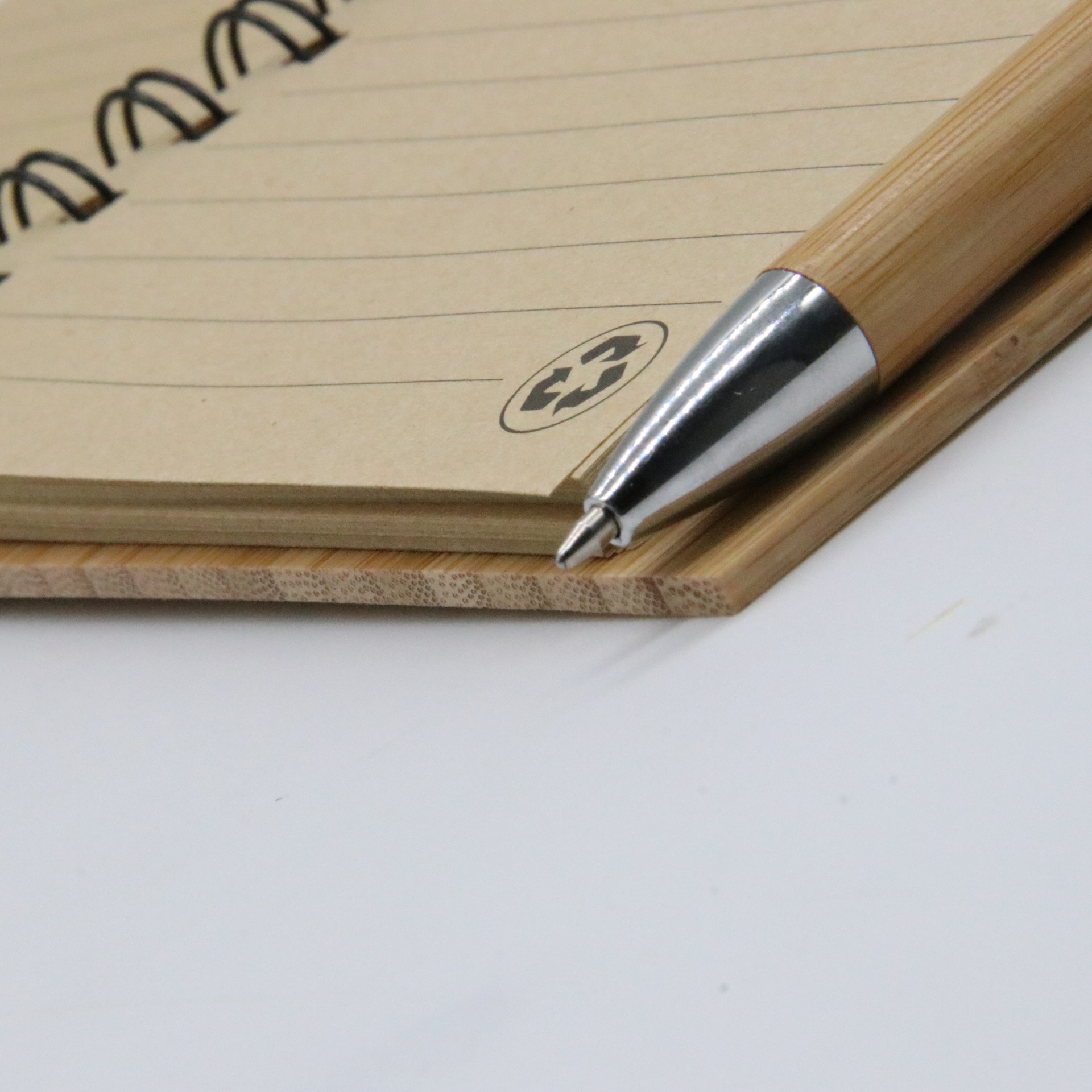 A5 diario de bambú Notebook papelería traje más pluma de bambú medio aceite pluma traje de regalo