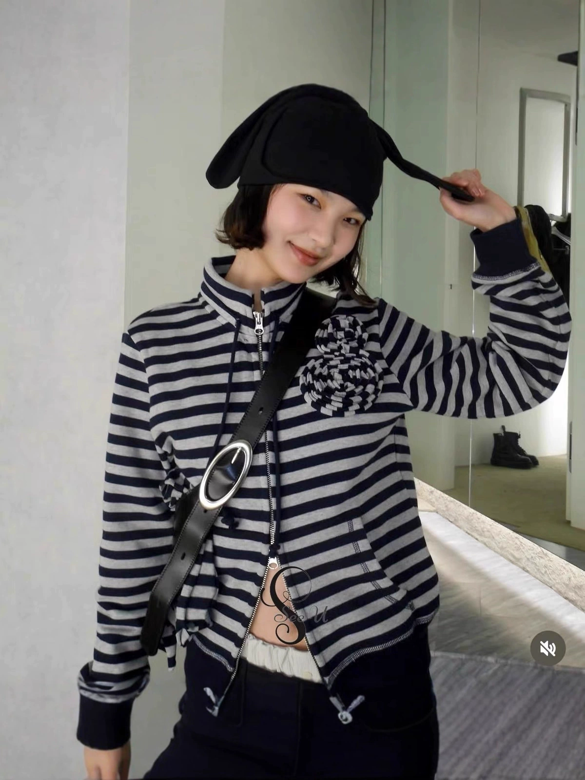 Autumn three dimensional woven retro sweatshirt with zipper, jacket