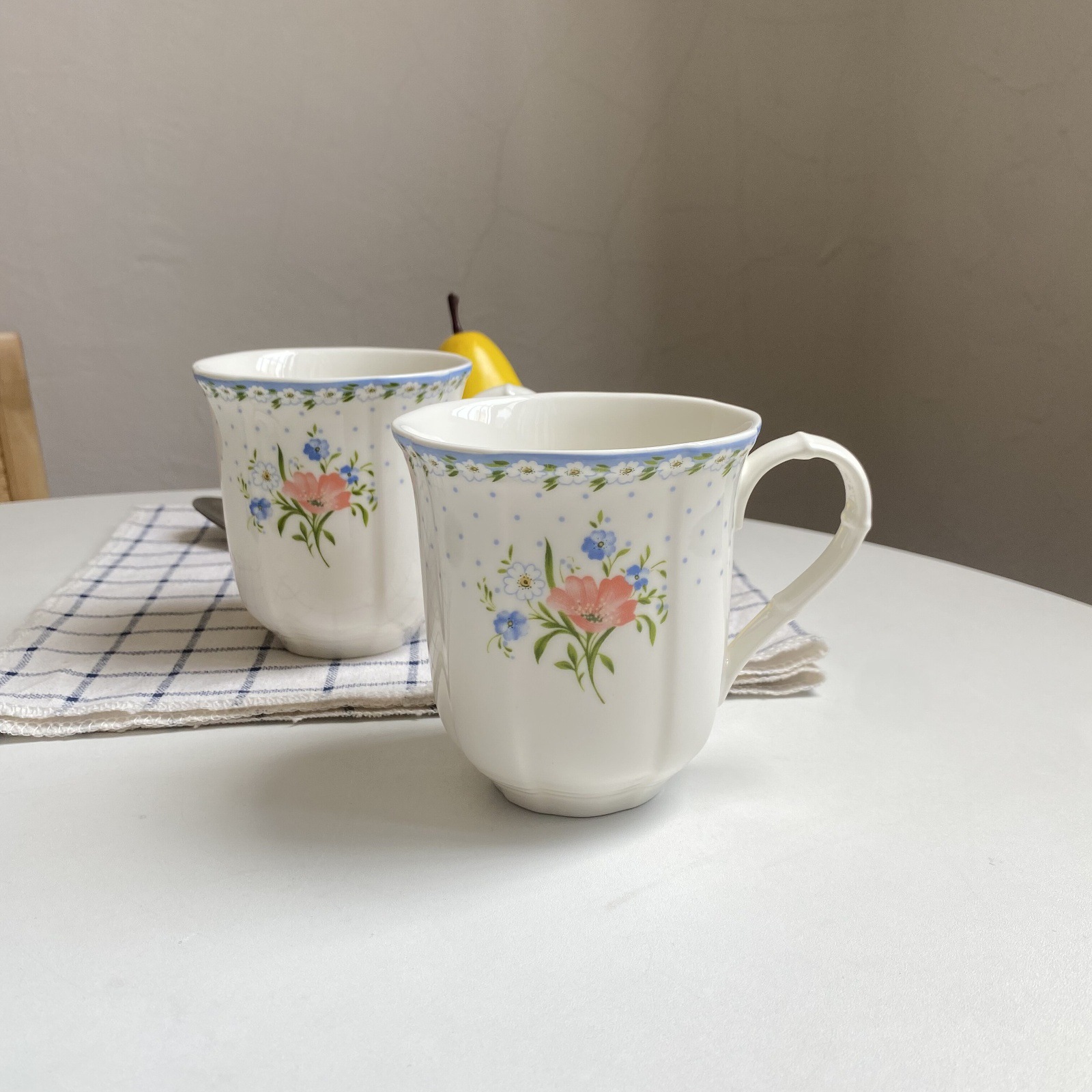 Comercio exterior simple taza de café de cerámica de alto valor nominal pequeña flor triturada set de té de la tarde té negro taza de café taza de té plato