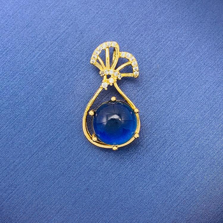 Tiktok Venta caliente colgante al por mayor auto-seleccionado 100 cobre colgante único con fuente de cadena de fábrica al por mayor sin cadena