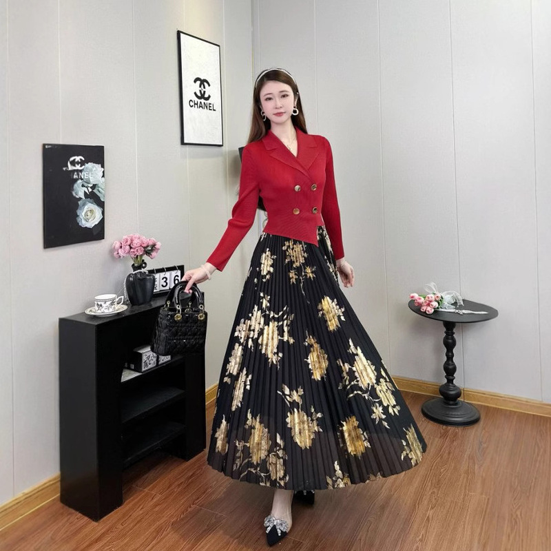 New Heavy-Duty Gold-Stamped Miyake Pleated Dress with an Elegant National Style, High-End Feel, Sophisticated and Stylish, Loose Fit for Commuting