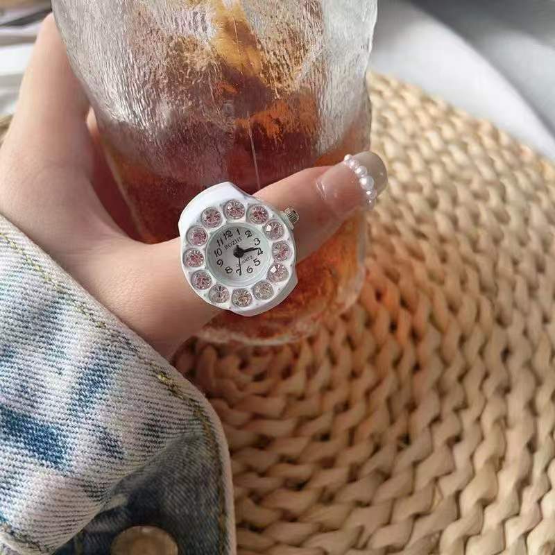 Round, Square, Heart Shape Pattern Classic Style Round Square Heart Shape One Piece Buckle Quartz Watch Rings