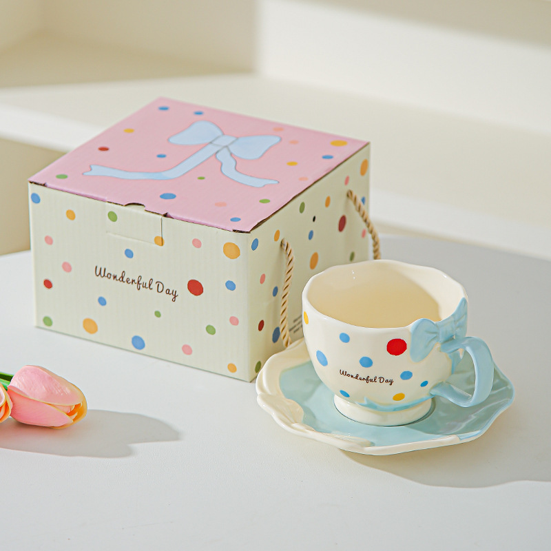 Taza de café de cerámica de lujo ligera británica, taza de café de la tarde doméstica, taza de café de estilo europeo, pequeño conjunto de tazas de café de Phnom Penh, regalos para chicas