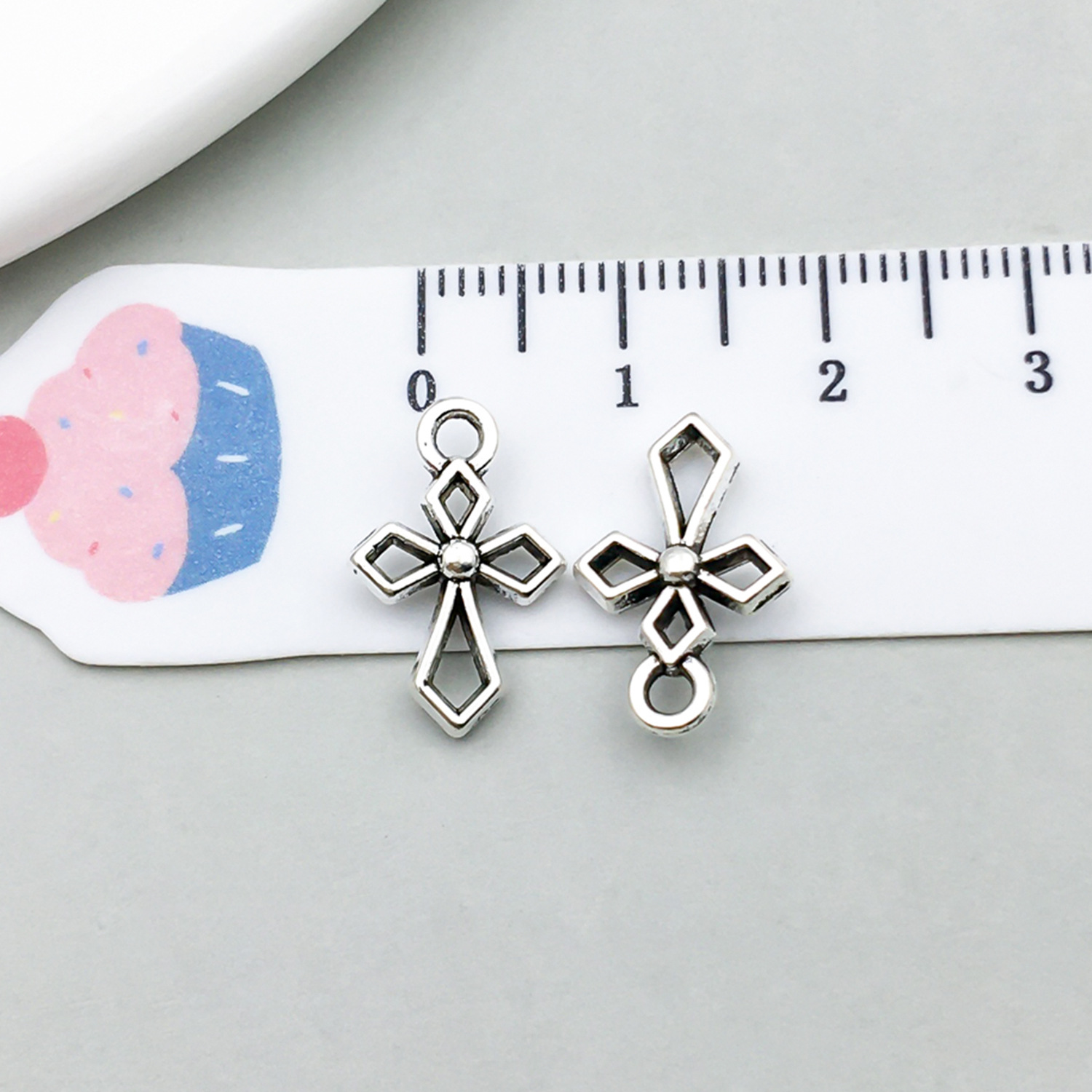 1 ancient silver hollow cross 11x16mm-0.6g-18724