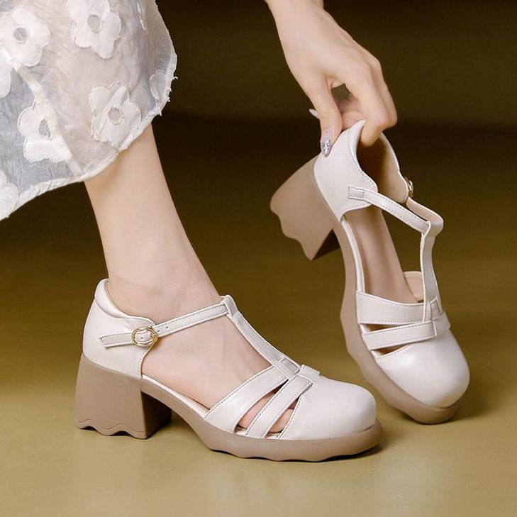 2024 verano nuevo retro botón de una sola palabra abierto superficial japonés agujero bolso de fondo suave sandalias romanas tacones gruesos