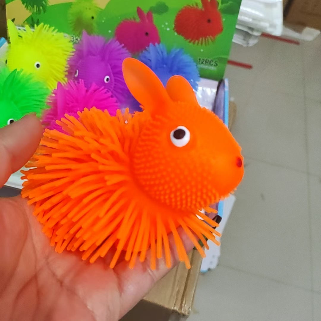 Conejo parpadeante bola de pelo TPR lindos perros peludos brillantes bola de pelo juguetes de ventilación juguetes calientes