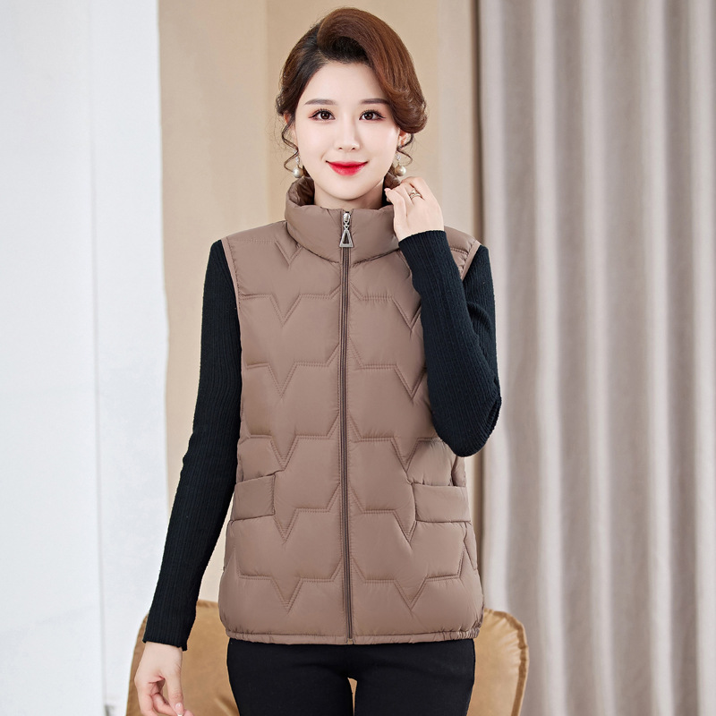 Chaleco de chaleco de cuello alto de otoño e invierno de mediana edad y ancianos para mujer ropa exterior corta engrosada 2023 nuevo chaleco ligero abrigo