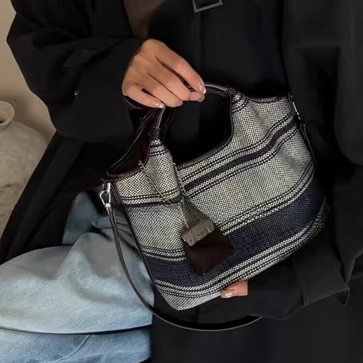 2026 new niche striped tote bag, Korean-style retro small handbag, suitable for commuting, can be carried on the shoulder or worn crossbody 2026 new niche striped tote bag, Korean-style retro small handbag, suitable for commuting, can be carried on the shoulder or worn crossbody