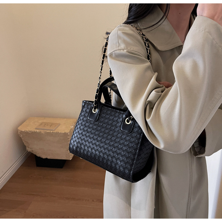 Women's Small Chain Shoulder Bag Quilted Square Handbag Elegant_voghion.com
