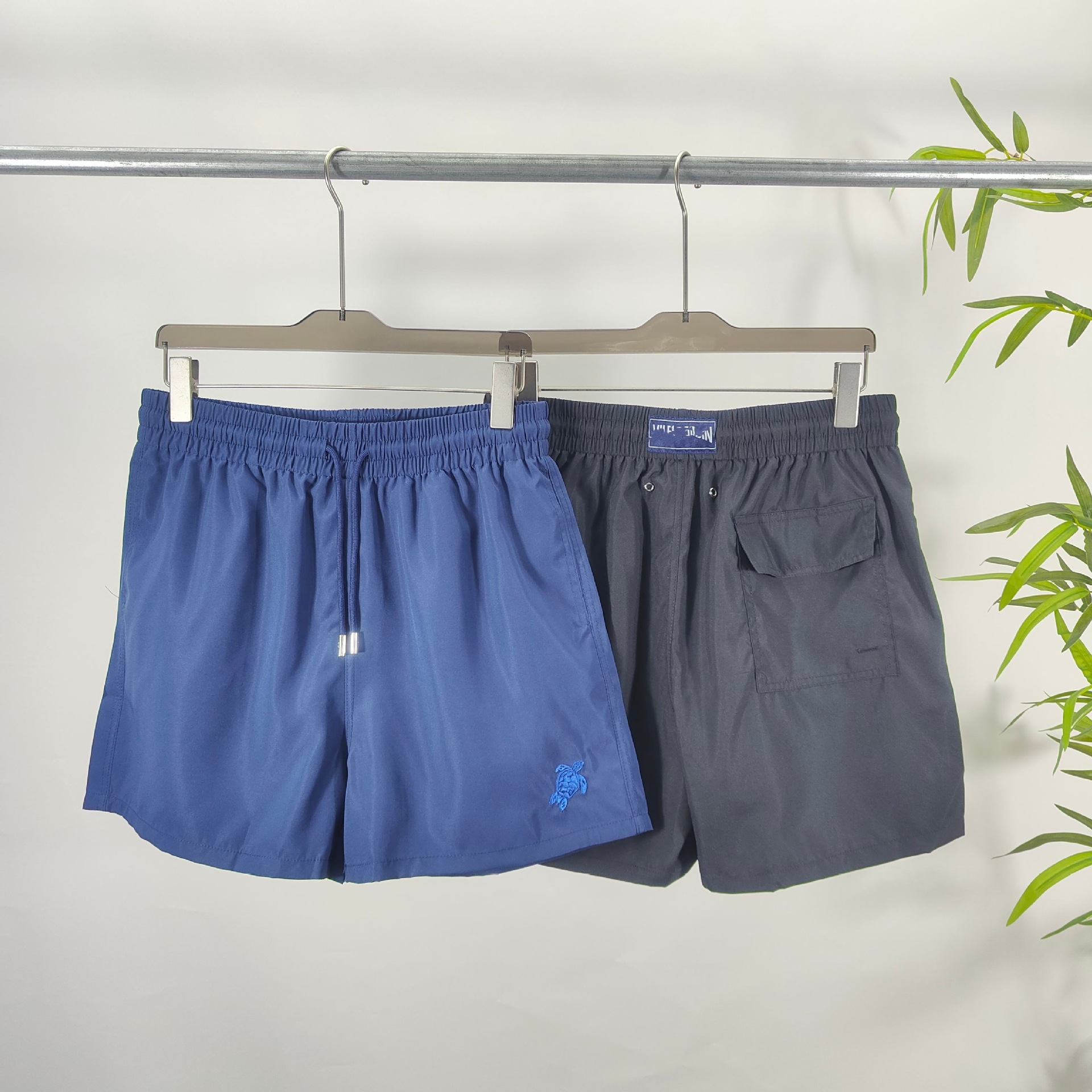 High-end men's and women's versatile shorts with inner mesh, suitable for export from Europe and America. Casual, quick-drying, five-point beach shorts. In stock, affordable alternative.