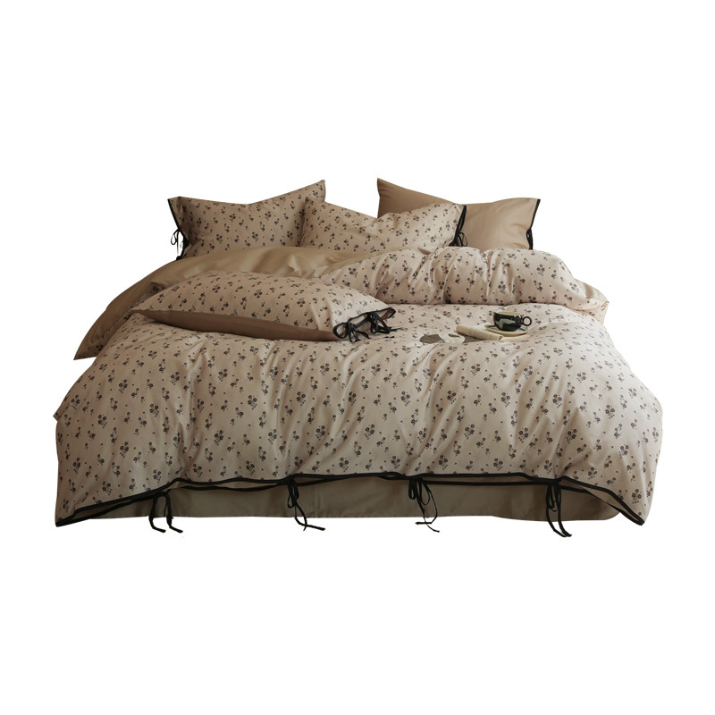 Conjunto de quatro peças em cetim de fibra longa 100S com estampa floral campestre, estilo boho francês nórdico, composto por capa de edredom e lençol em puro algodão._voghion.com
