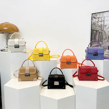 �������Еr������С����Ů��2025���¿��߼y�μ���p��б������l