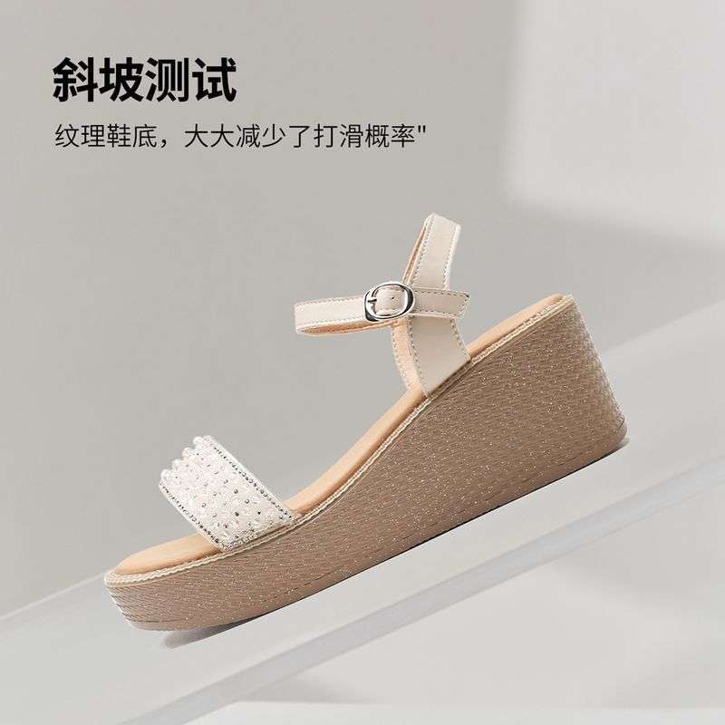 Muffin sandalias de fondo grueso un botón de diamante tacones sandalias de verano 2025 nueva moda sandalias de fondo grueso temperamento zapatos de mujer