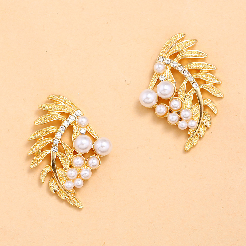 Metal Hollow Leaf Rhinestone Pearl Korean Style Earrings Wholesale Jewelry Nihaojewelry display picture 2