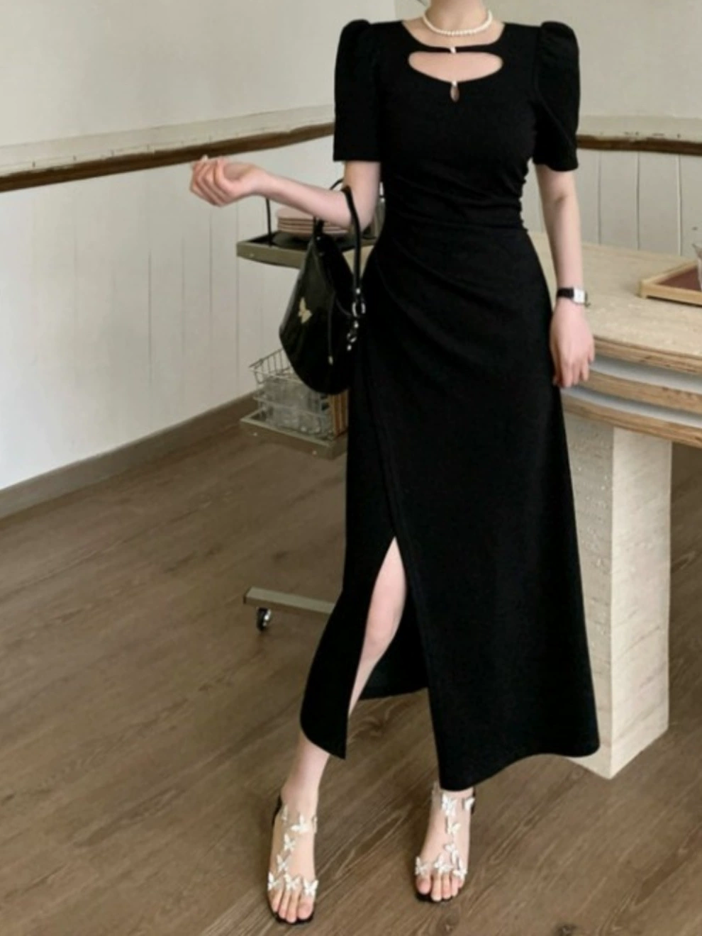 Платье больших размеров с чувством моды, легкое роскошное черное летнее платье с открытыми плечами, новый стиль для пышных женщин, утягивающее длинное платье с разрезом.