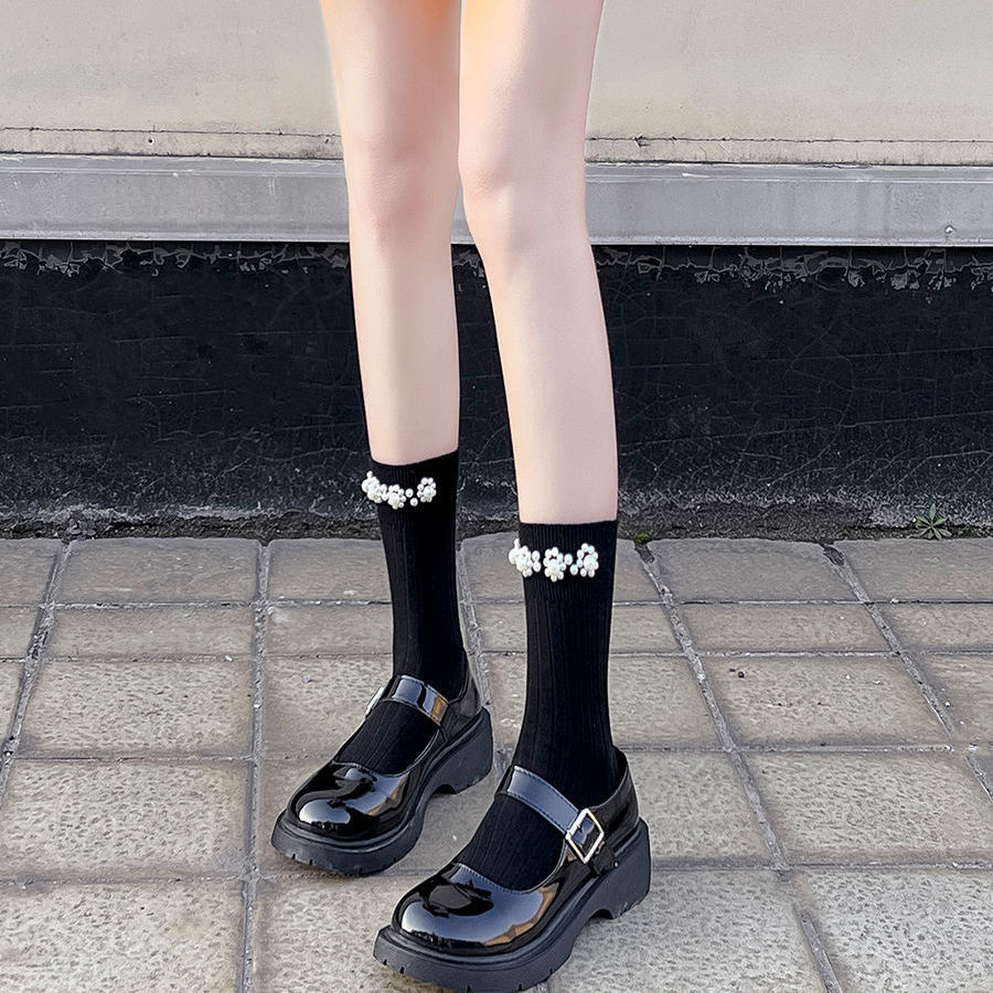 Melnas rudens vidus un ziemas sieviešu kokvilnas pērļu tievējošas baltās garās caurulītes, jaukas interneta slavenību modernas teļa zeķes_voghion.com