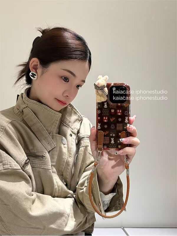 棕色格子兔子公仔适用iPhone17PROMAX手机壳新款16/15/14/13软壳|undefined