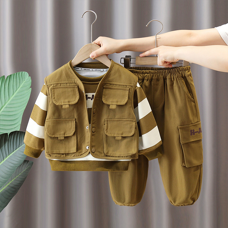 6116 traje de chaleco para niños 2025 primavera y otoño nuevo estilo hermoso suéter a rayas para niños traje de tres piezas de otoño para bebés