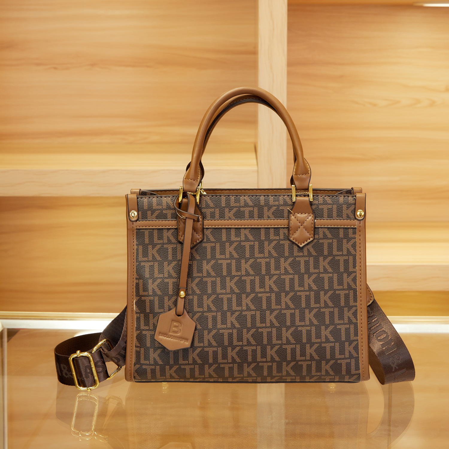 Elegant classic retro one-shoulder bag