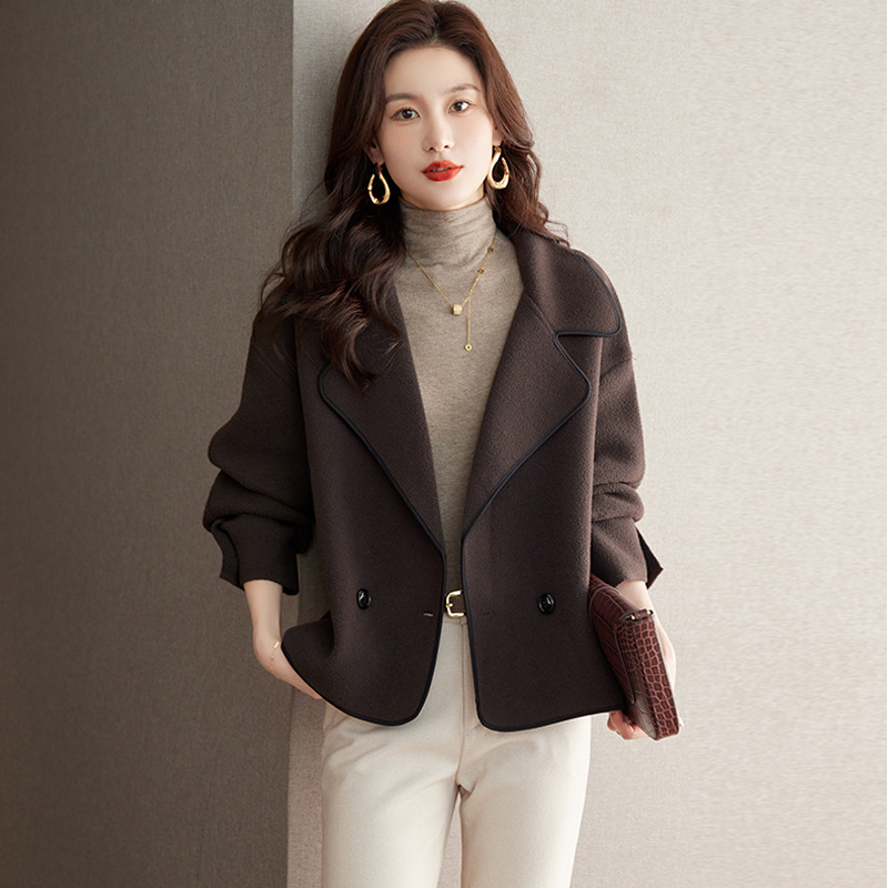 Chanel style suit jacket for women Spring and Autumn 2023 new casual temperament small outer wear short knitted cardigan