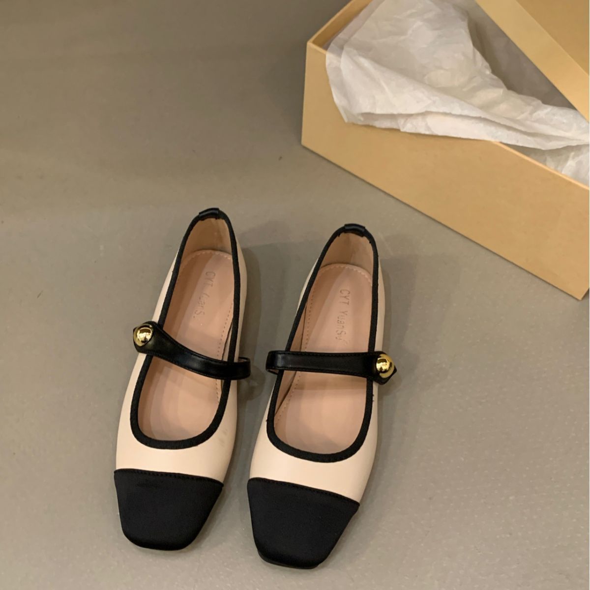 Soft Leather Low Heel Granny Shoes For Women 2023 Autumn New French Style Evening Wind Loafers Slip-On Moccasins_vogvips.com