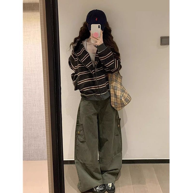 Korean style color-blocked striped zip-up hooded sweater, long-sleeved knitted cardigan, women's autumn and winter style, relaxed and sophisticated coat.