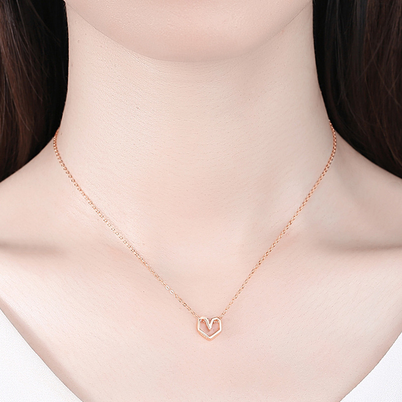 S925 plata esterlina pequeño collar de corazón hueco fresco simple de las mujeres de moda en forma de corazón colgante corto collar novias regalo