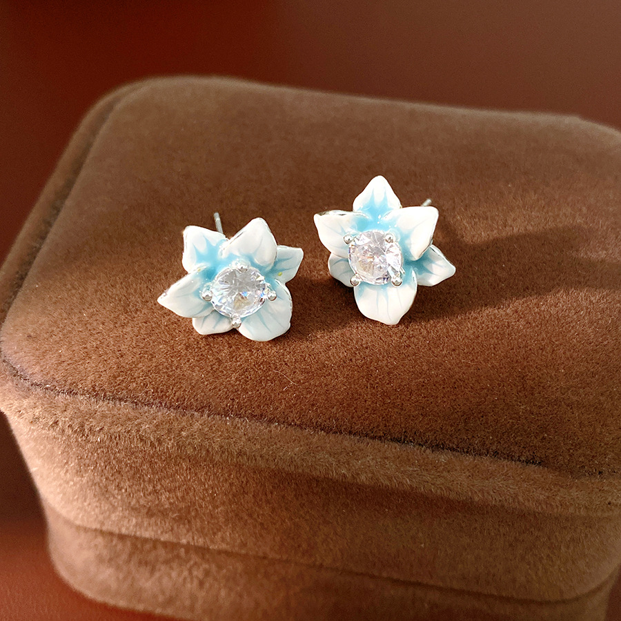 Agujas de plata goteando aceite de piedra de flores de piedra de acoplamiento de vacaciones estilo pastoral aretes dulces aretes ligeros de lujo de alta calidad aretes