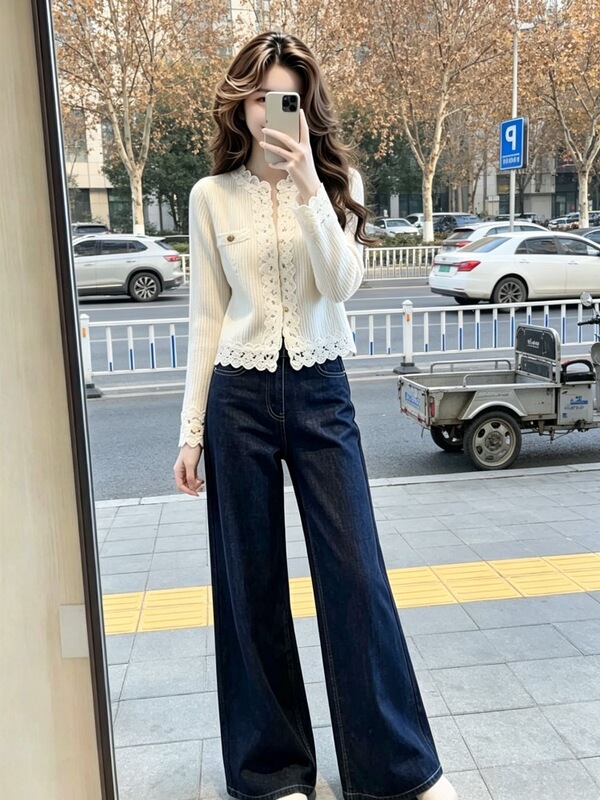 A stunning outfit: a complete set of women's Korean-style elegant and stylish design lace-spliced sweater and jeans set A stunning outfit: a complete set of women's Korean-style elegant and stylish design lace-spliced sweater and jeans set
