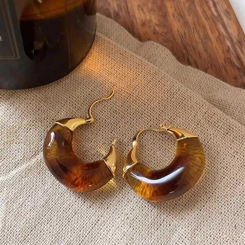 Retro Merrade curry plata aguja pendientes de moda versátil Hong Kong aretes de estilo ligero lujo alta sensación otoño invierno pendientes