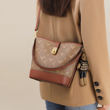 包包女2025新款复古印花水桶包时尚简约手提包休闲百搭撞色斜挎包