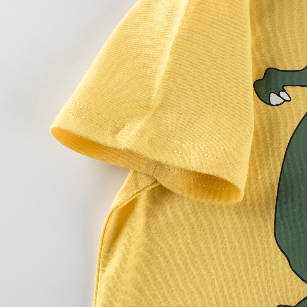 Ropa para niños de la marca de moda 2025 verano nuevo estilo para niños camiseta de manga corta con estampado coreano ropa de dibujos animados para bebés fuente transfronteriza