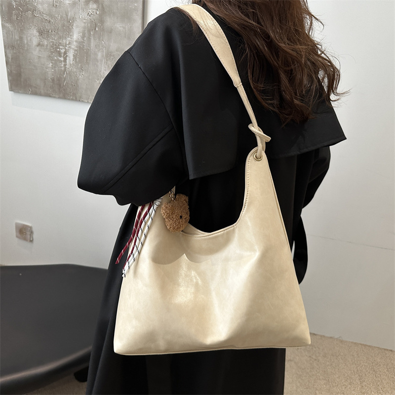 Bolso de hombro de gran capacidad de cuero blando de invierno 2024 nuevo estilo versátil bolso de brazo bolso de moda bolso especial para mujeres