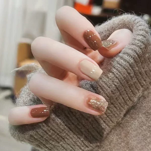 Autumn and Winter Short Shining Rice White brown Glitter Powder Dye White High-end Light Luxury Style 24 Wearable Nail Patch