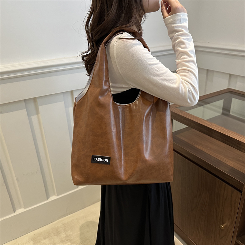 Bolsa de brazo retro nicho para mujeres 2024 otoño y invierno nueva moda coreana bolso de hombro de gran capacidad