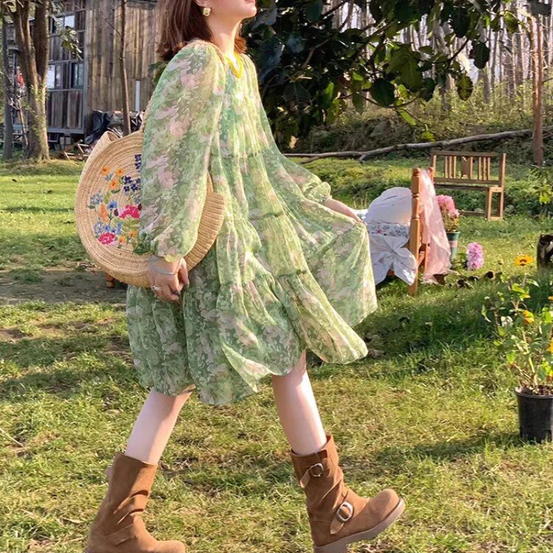 French-Style Gentle Green Floral Dress for Women, 2026 Spring New Model, Elegant Loose-Fitting Holiday Dress for Petite Figures