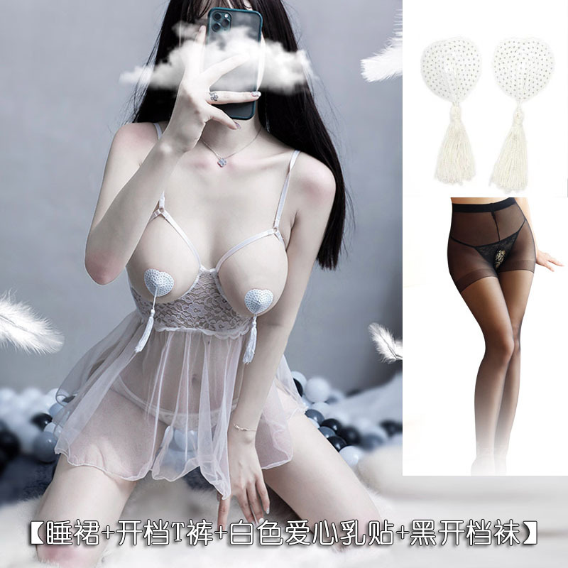 Sexual interesante ropa interior lechada en la cama sin desnudos provocando la tentación de abrir el archivo de sangre gota de acero reúnen pasión pijamas