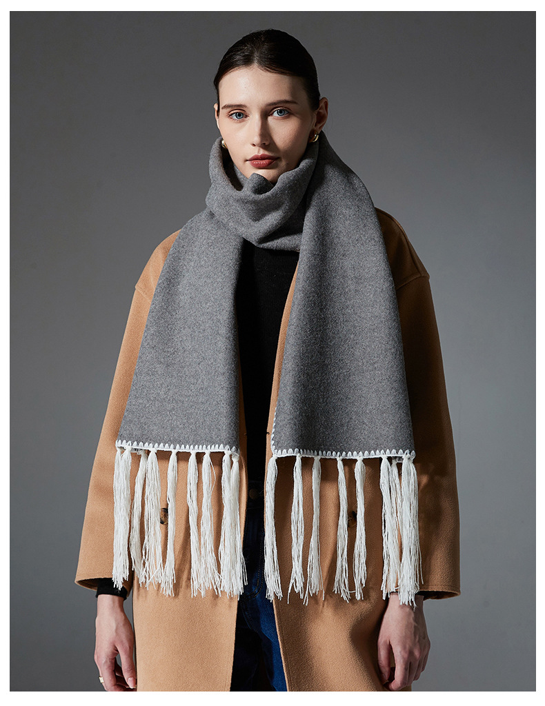 Écharpe à pompon double face de couleur unie de milieu à haut de gamme pour l'automne et l'hiver 2024_voghion.com