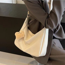 ����Ůʿ�¿�ܛƤ���e������ͨ�ڰ��߼��Џ͹Űٴ�μ�б������]