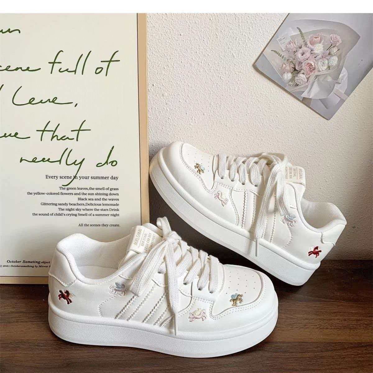 Belle primavera y verano, zapatos casuales bordados para mujeres, 2026 nuevos zapatos de estilo ligero y portátil de alto valor de calle.