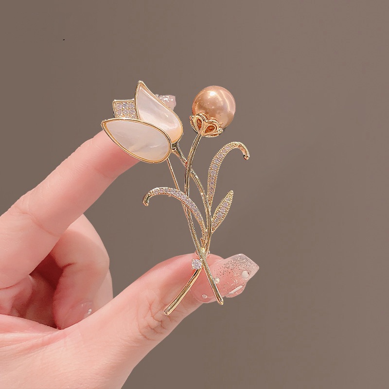 Exquisito tulipán mujeres de alto grado perla cristal ramillete elegante flor chal hebilla pin abrigo traje broche