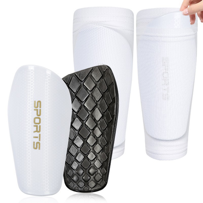 흰색 양말 + 흰색 정강이 보호대