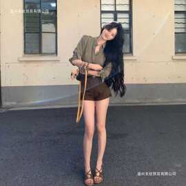 秋季韩系复古风宽松单排扣长袖衬衫女2026新款设计感翻领工装衬衣