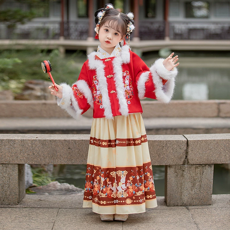 Маленькая девочка красный антикварный Hanfu 2023 новый зимний утолщенный жилет Мин на флисовой подкладке Комплект из трех предметов Детский костюм