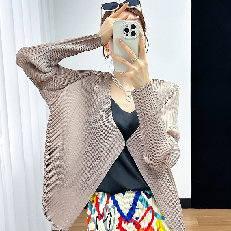 Miyake 2024 Summer Commuter Fashionable Korean Style Age-reducing Elegant Buckle-free Long-sleeved Solid Color Jacket Top Women