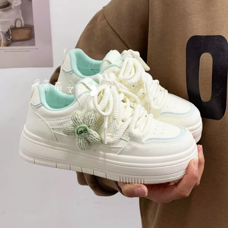2025 Весна и осень Новые популярные белые туфли Женские кроссовки на толстой подошве для школьниц и студентов, идеально подходящие для спорта и повседневной носки
