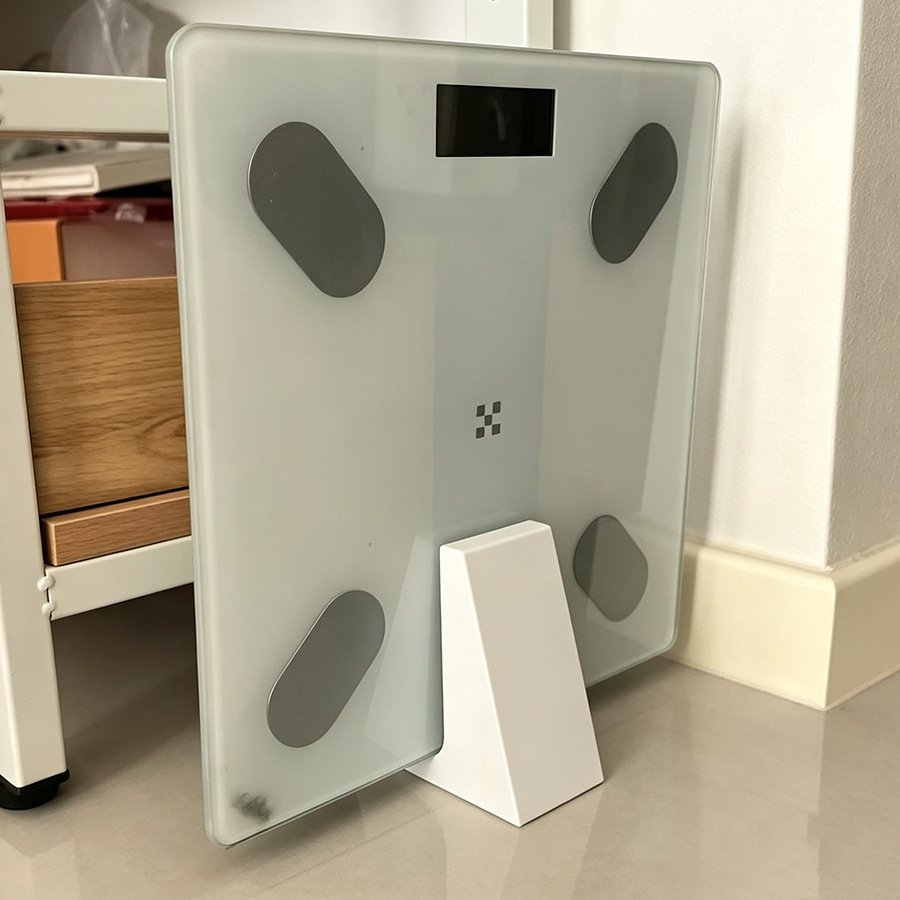 Cross-border dropshipping: wall-mounted storage rack for weighing scales, a home electronic scale organizer, and a no-drill fixing bracket for storage