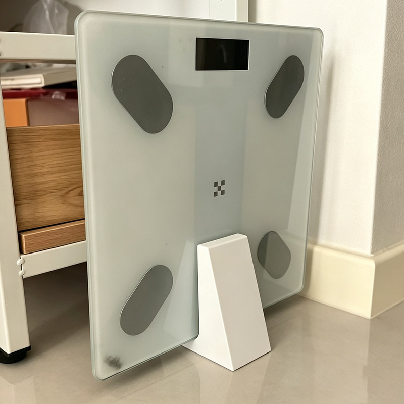 Cross-border dropshipping: wall-mounted storage rack for weighing scales, a home electronic scale organizer, and a no-drill fixing bracket for storage
