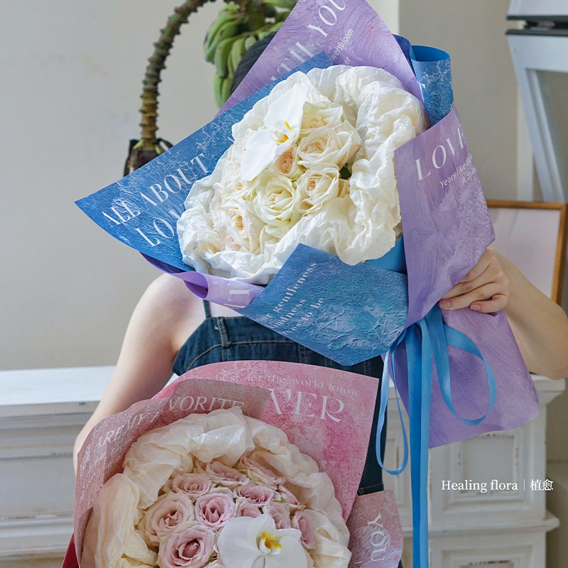 Tienda de flores de papel de embalaje ramo de embalaje engrosada impermeable 100G papel Kraft rojo neto arte fan flor papel