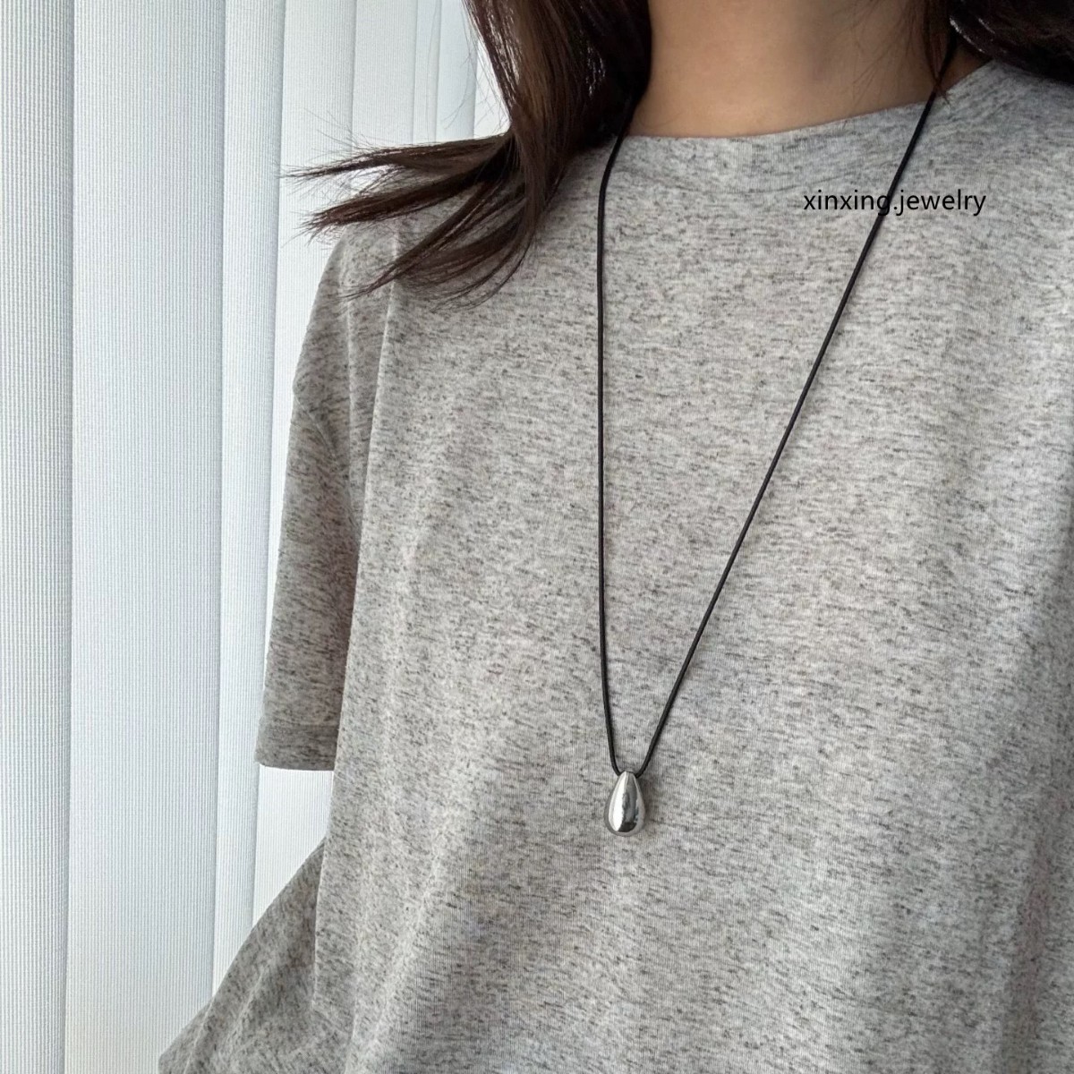 Minimalistisches Wassertropfen-collier Mit Schwarzem Lederband_voghion.com